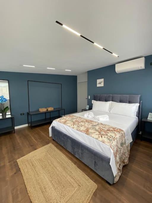 Voyage Penthouse Lägenhet Tirana Exteriör bild