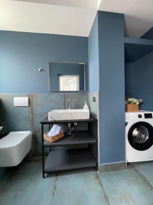 Voyage Penthouse Lägenhet Tirana Exteriör bild